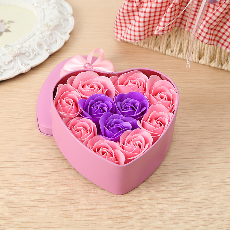 Coffret cadeau avec roses en savon – cinq couleurs