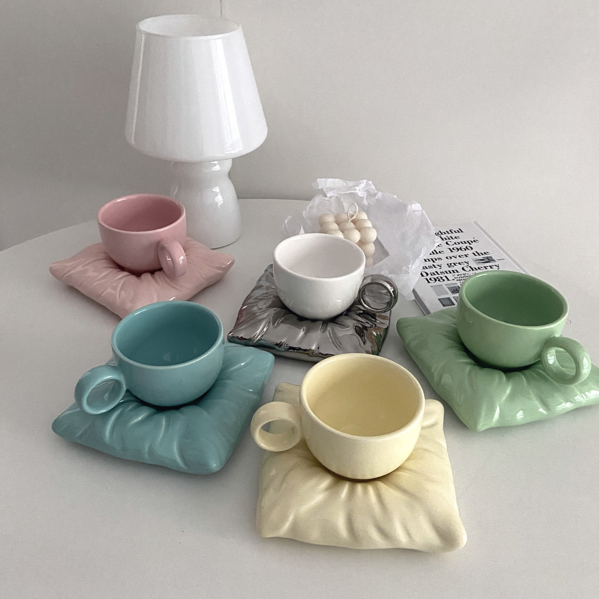 Coffret tasse en céramique avec soucoupe – sept couleurs