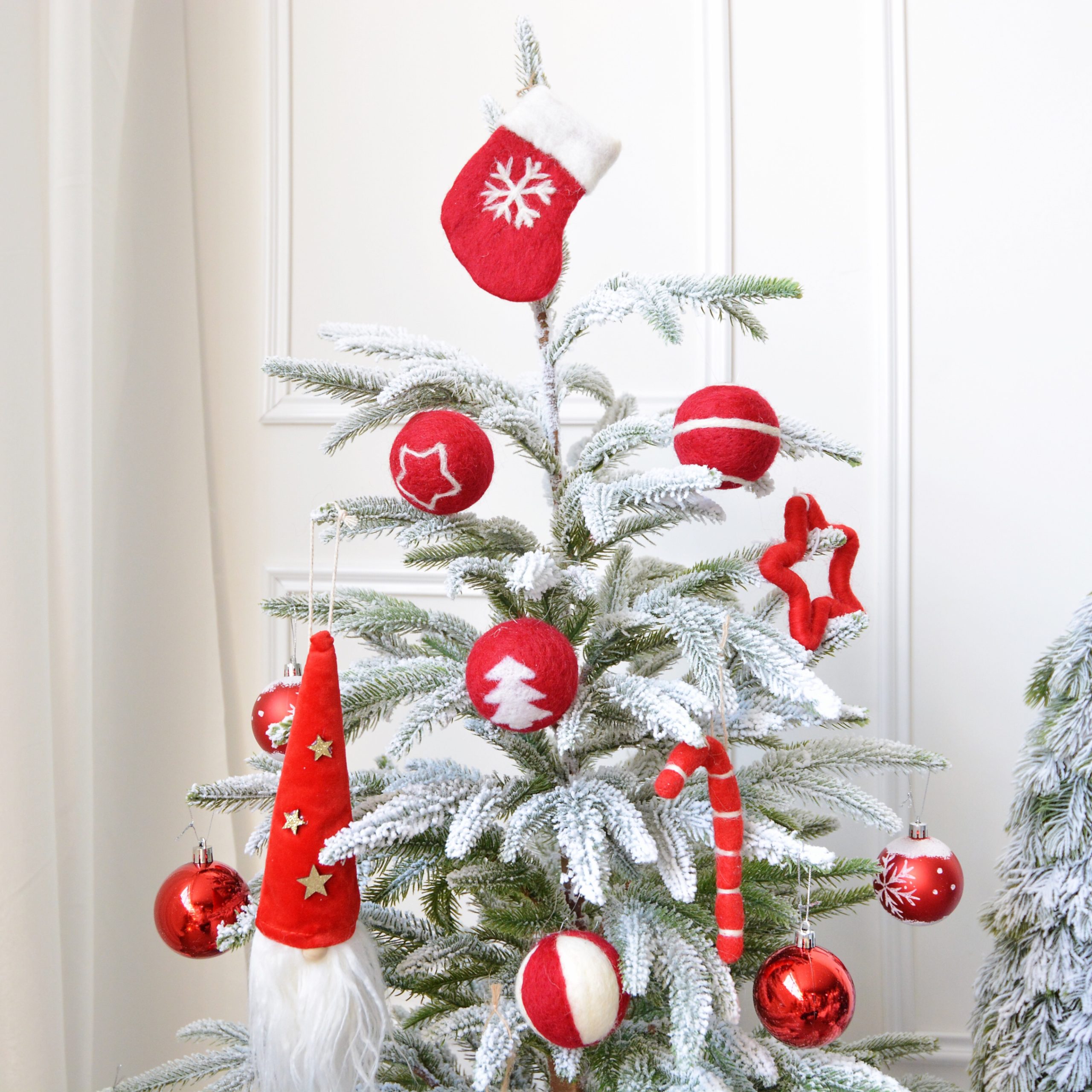 Boules et suspensions de Noël à flocons – huit modèles