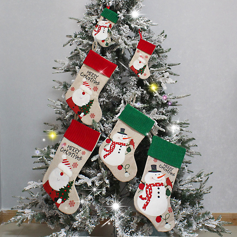 Chaussettes décoratives de Noël en tissu – quatre modèles