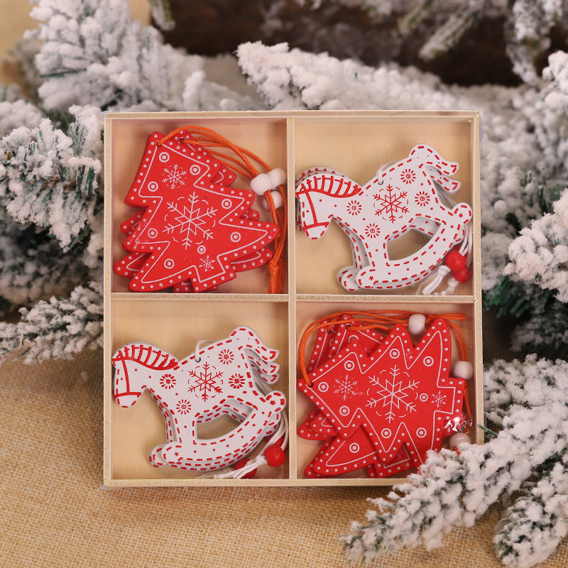 Suspensions en bois coloré pour sapin de Noël – sept motifs