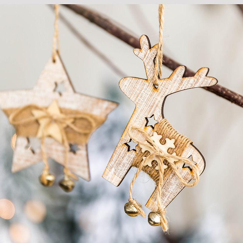Suspensions en bois de Noël – chaussette, renne ou sapin